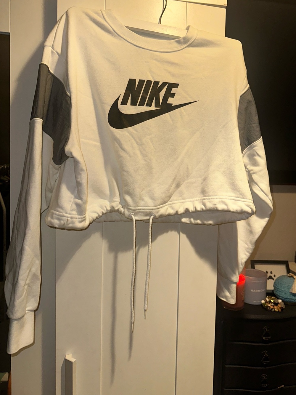 NIKE Colorblocked Logo Cropped Crewneck
$60MSRP - Picture 2 of 7